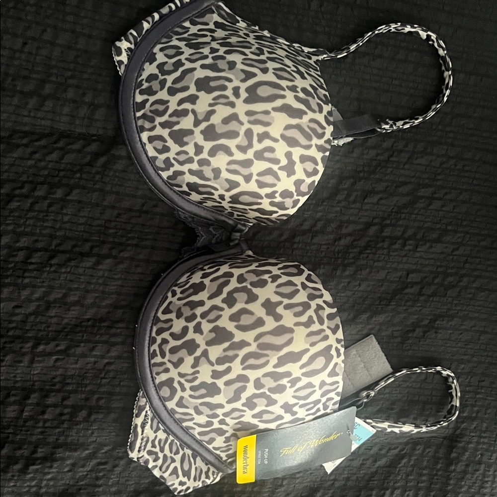 Chic Animal Print Bra in Black and Gray